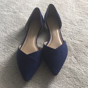 Pointy, blue flat shoes